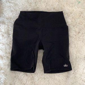 alo yoga biker shorts